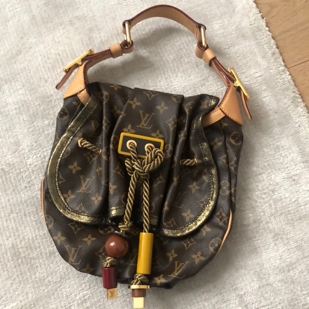 Authentic Rare Louis Vuitton Kalahari Madonna Bag